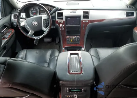 2013 Cadillac Escalade z USA, uszkodzony, nr VIN 1GYS3AEF8DR288140